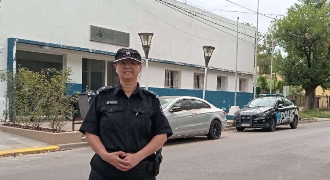 Creció viendo la delincuencia de su barrio y se involucró para cambiarlo: hoy es jefa de la policía de Funes